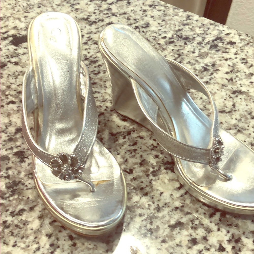 Silver wedges